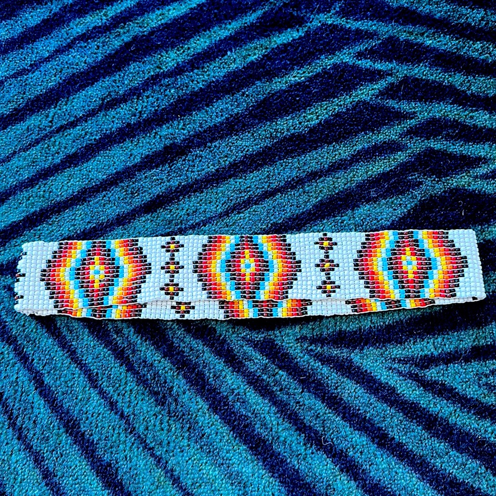 Stretch beaded belt